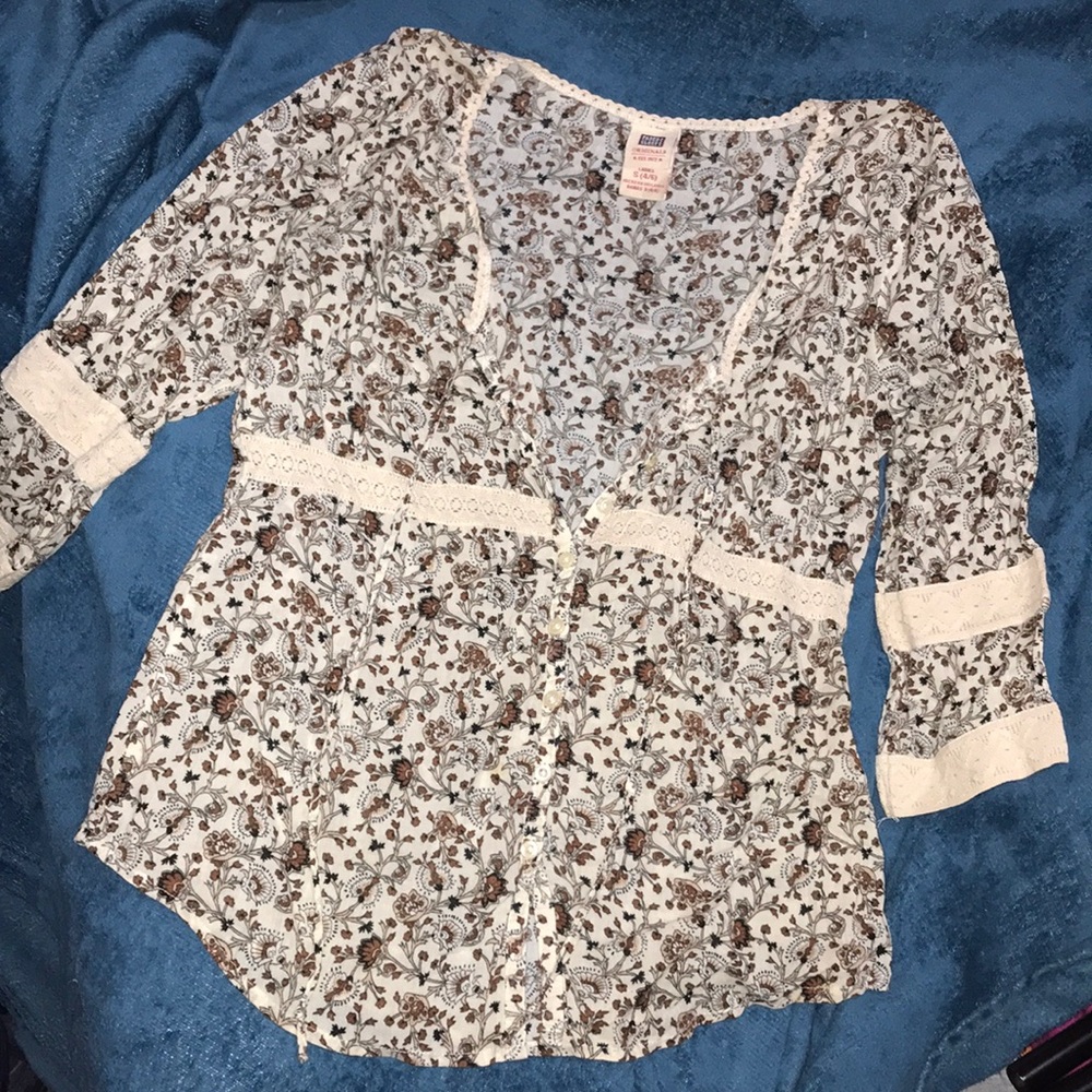 Neutral floral shirt